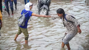 यूपी में मानसून का कहर, 25 शहरों में बारिश; 75 जिलों में अलर्ट, नदियां उफान पर, कई इलाकों में बाढ़ का खतरा