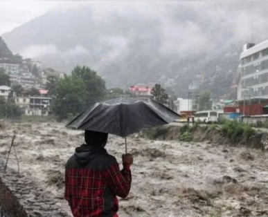 उत्तराखंड में भारी बारिश का अलर्ट, नैनीताल-चम्पावत समेत तीन जिलों में रेड अलर्ट; चारधाम यात्रियों को सतर्क रहने की सलाह