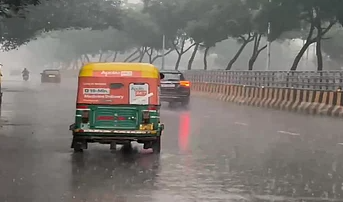 दिल्ली-एनसीआर में भारी बारिश का येलो अलर्ट: 29-30 जुलाई को तेज आंधी, बिजली और जलभराव की चेतावनी
