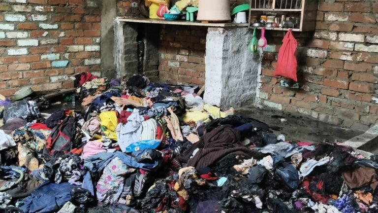 मुजफ्फरनगर में संदिग्ध परिस्थितियों में घर में लगी भीषण आग, बेटी की शादी के लिए रखा दहेज का सामान जलकर खाक,दमकल ने पाया काबू