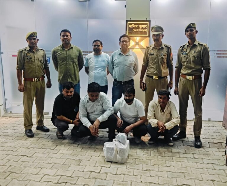 गाजियाबाद में चलती कार में हो रहा था गर्भस्थ शिशु का लिंग परीक्षण, स्वास्थ्य विभाग और पुलिस ने 4 आरोपियों को दबोचा
