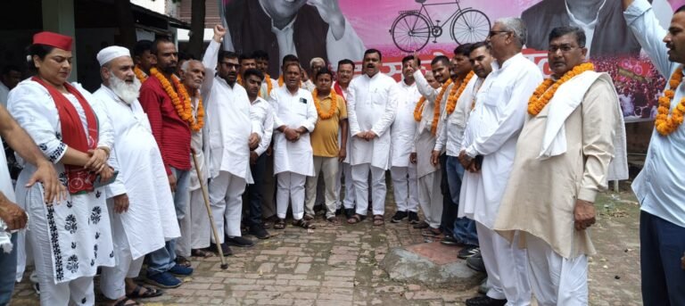 मुजफ्फरनगर में सपा का कुनबा बढ़ा! बड़ी संख्या में लोगों ने थामा ‘साइकिल’ का हैंडल, दो नेताओं को मिली प्रदेश में जगह