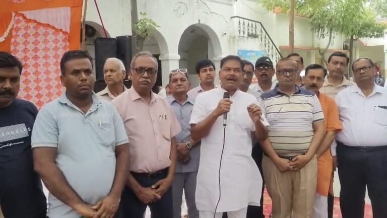 मुज़फ्फ़रनगर में जैन समाज के कार्यक्रम का वीडियो वायरल, ‘फ्रॉड’ वाले बयान पर गौ सेवकों का फूटा गुस्सा,थाने पहुंचकर की कार्रवाई की मांग