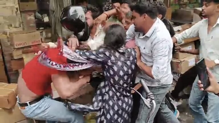 मुज़फ़्फ़रनगर: ‘लव जिहाद’ के शक में प्रेमी युगल को बाजार में सरेआम पीटा, पुलिस ने भीड़ से बचाकर कराया मेडिकल