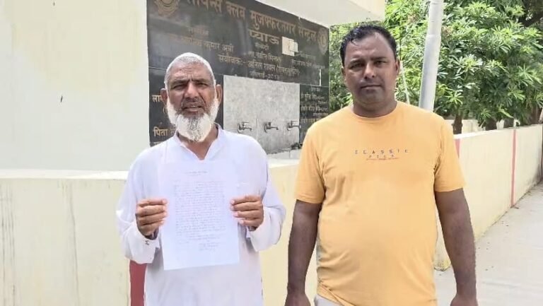 मुजफ्फरनगर में दबंगों के उत्पीड़न से परेशान पीड़ित परिवार पहुंचा SSP दफ्तर: बोले- ‘झूठे केस में बेटों को फंसाया