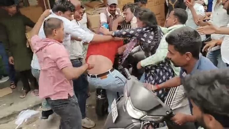 मुज़फ़्फ़रनगर में ‘समाज के ठेकेदारों’ पर पुलिस का सर्जिकल स्ट्राइक! 5 नामजद समेत 10–12 कथित हिंदूवादी नेताओं पर मुकदमा, प्रेमी युगल की पिटाई में अब एक्शन की बारी