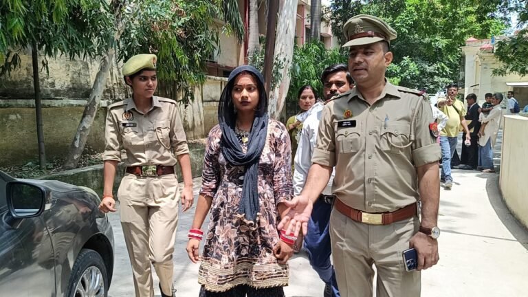  मुजफ्फरनगर में अपनी मर्जी से की थी शादी..अब परिवार दे रहा जान से मारने की धमकी, युवती पहुंची SSP दफ्तर, लगाई सुरक्षा की गुहार