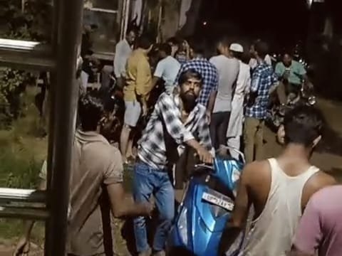 मुज़फ़्फ़रनगर में बिजली गुल, जनता का फूटा गुस्सा, बिजलीघर पर लोगों ने किया हंगामा