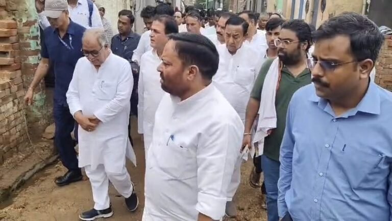 मुज़फ्फरनगर में हबीबपुर हादसे पर कैबिनेट मंत्री पहुंचे पीड़ित परिवार के घर,बोले- जर्जर और कच्चे मकानों का कराया जाए सर्वे
