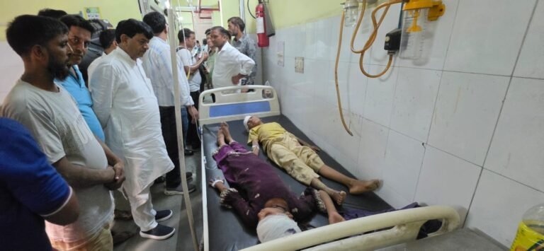 मुज़फ्फरनगर में मातम: छत गिरने से एक ही परिवार के पांच लोगों की मौत, अस्पताल पहुंचे राज्यमंत्री,विधायक पंकज मलिक ने भी जताया शोक