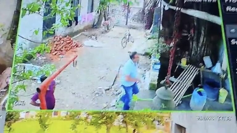 मुजफ्फरनगर: मंदिर परिसर में घुसकर तोड़फोड़, महिला से की अभद्रता,दी धमकी, पीड़िता ने एसएसपी से लगाई न्याय की गुहार