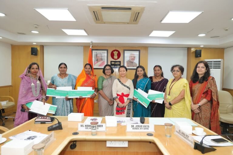 रिलायंस फाउंडेशन और नीति आयोग की पहल: मध्य प्रदेश की 5 महिला किराना उद्यमी सम्मानित, 1-1 लाख रुपये का अनुदान मिला