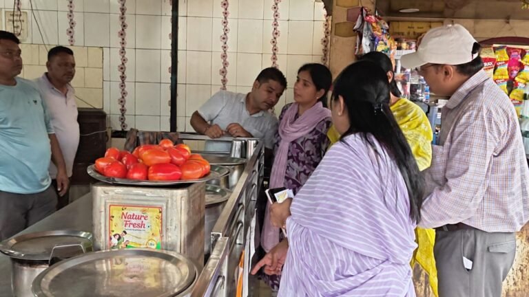 मुजफ्फरनगर में कांवड़ मार्ग पर फूड सेफ्टी का सख्त पहरा, 6 रूट पर 6 टीमें तैनात: ओवररेटिंग, मिलावट और गंदगी पर होगी कार्रवाई, QR Code स्कैन कर सीधे शिकायत दर्ज कर सकेंगे शिवभक्त
