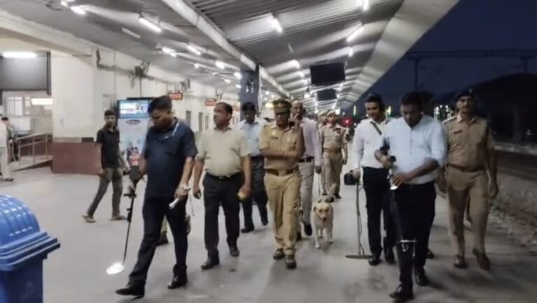 मुजफ्फरनगर में रेलवे स्टेशन से शिव चौक तक सघन सर्च ऑपरेशन: पुलिस, LIU, ATS चेक टीम, बम निरोधक दस्ता और डॉग स्क्वॉड ने खंगाला संवेदनशील इलाका