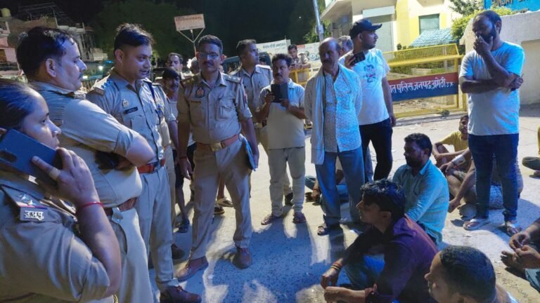 अमेठी के संजय गांधी अस्पताल में मरीज की मौत के बाद बवाल, परिजनों ने लगाया लापरवाही का आरोप, जांच के आदेश
