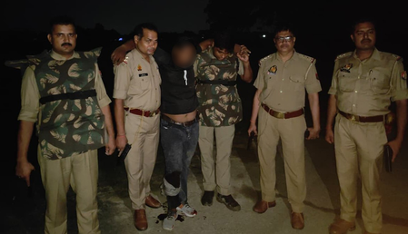 देवरिया में पुलिस मुठभेड़, दो बदमाश गिरफ्तार; एक के पैर में लगी गोली, लूटी गई सोने की माला बरामद