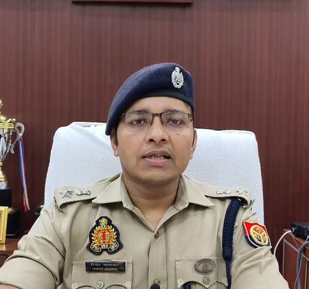 गोंडा में पुलिस मुठभेड़, गोवध मामले का वांछित आरोपी पैर में गोली लगने के बाद गिरफ्तार,तमंचा और बाइक बरामद