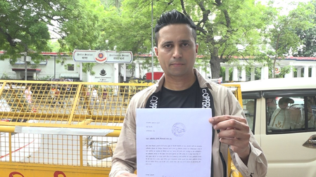 कॉकरोच जनता पार्टी के संस्थापक अभिजीत दिपके की बढ़ीं मुश्किलें: पुलिस दफ्तर पहुंचे फैजल अंसारी, सौंपे गंभीर आरोपों के सबूत!