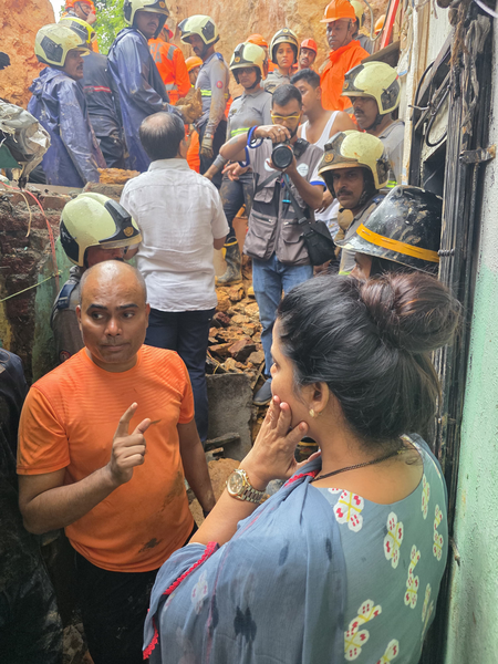 मुंबई में बारिश का कहर: कुर्ला में भूस्खलन से मलबे में दबे लोग, दो की मौत, दो घायल; राहत-बचाव अभियान जारी