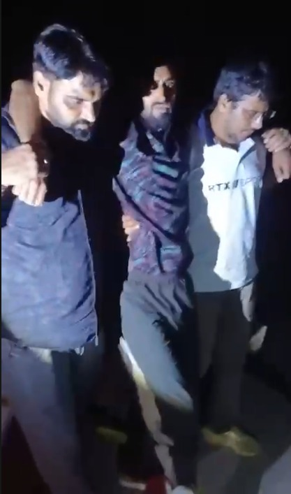 मथुरा में पुलिस और कुख्यात बदमाश के बीच मुठभेड़, एसआई अजय घायल; पिस्टल छीनकर भागा आरोपी पैर में गोली लगने के बाद गिरफ्तार