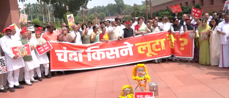 एफसीआरए संशोधन बिल पर संसद में घमासान: विपक्ष ने सरकार को घेरा, ‘राम मंदिर चढ़ावा किसने लूटा’ पोस्टर लेकर किया प्रदर्शन