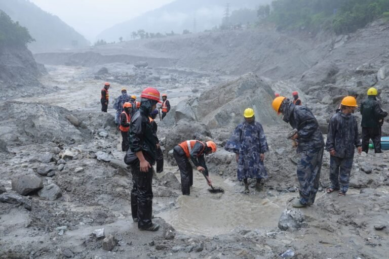 नेपाल में बाढ़ के बाद अब महामारी का खतरा: सड़ रहे इंसानों और पशुओं के शव, अलर्ट जारी, 49 भारतीयों समेत 546 लोग लापता,अलर्ट जारी