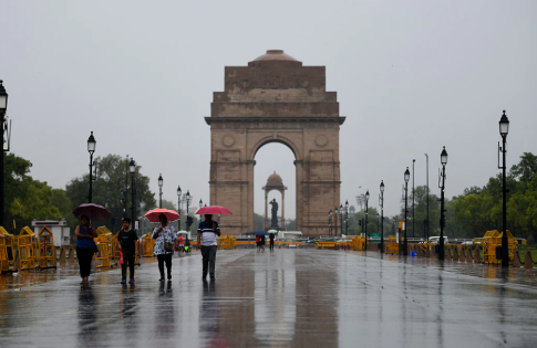 दिल्ली-NCR में पूरे सप्ताह मौसम रहेगा मेहरबान: हल्की बारिश और बादलों की चादर से गर्मी से राहत, हवा भी बनी सुकूनभरी