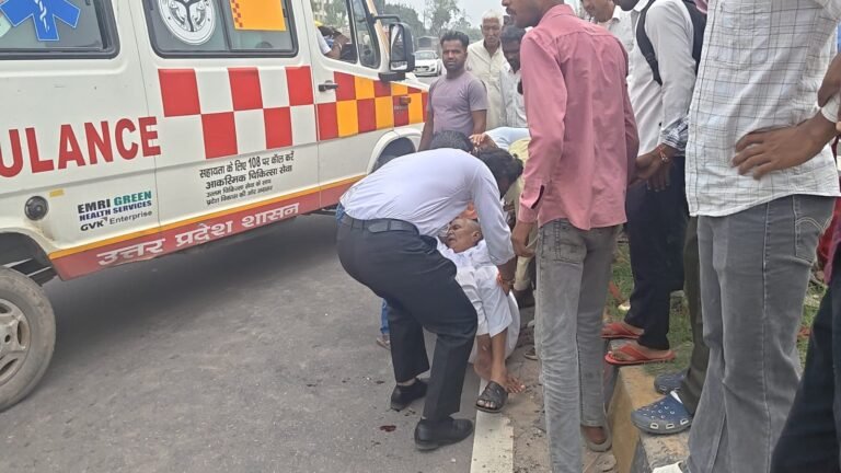 मुजफ्फरनगर में हाईवे पर बुजुर्ग की स्कूटी को ट्रक ने मारी टक्कर: हेलमेट ने बचाई जान, राहगीरों ने भी दिखाई इंसानियत