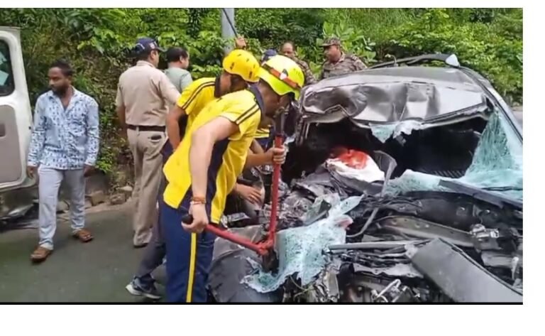 टिहरी में रफ्तार का कहर: डंपर से कार की आमने-सामने भिड़ंत में भाई-बहन की मौत, दो युवतियां गंभीर