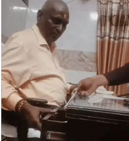 वायरल वीडियो ने मचाई खलबली, शाहपुर के तत्कालीन BDO पर गिरी गाज; मनरेगा में कमीशनखोरी के आरोपों की जांच के आदेश